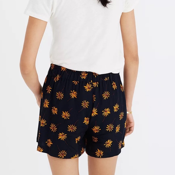 Madewell Pull On Tie Short In Fresh Daisies - Picture 2 of 11